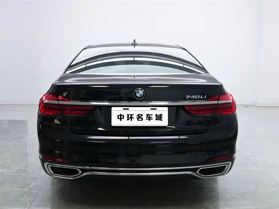 BMW 7 Series 2016 740Li Luxury фото 18