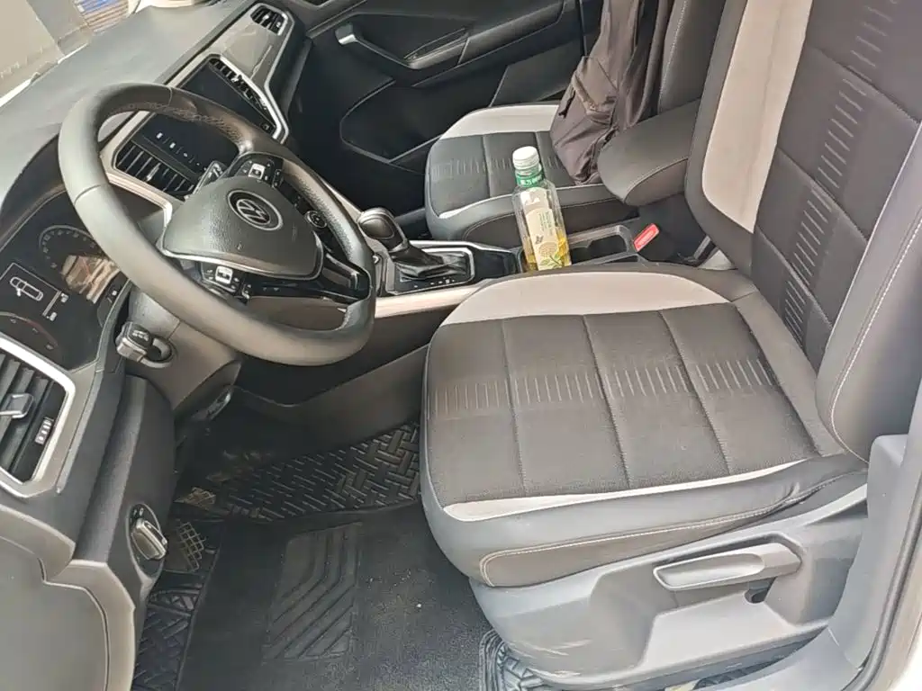 Фото 15 - Volkswagen T-ROC