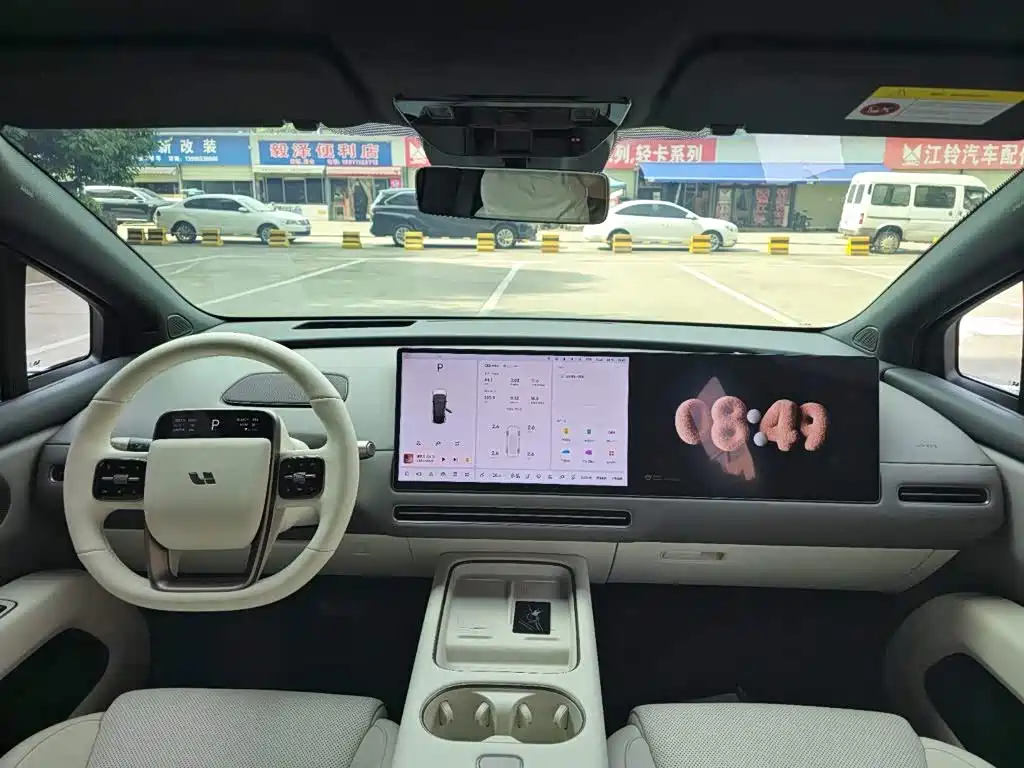 Photo 12 - Li Auto i6
