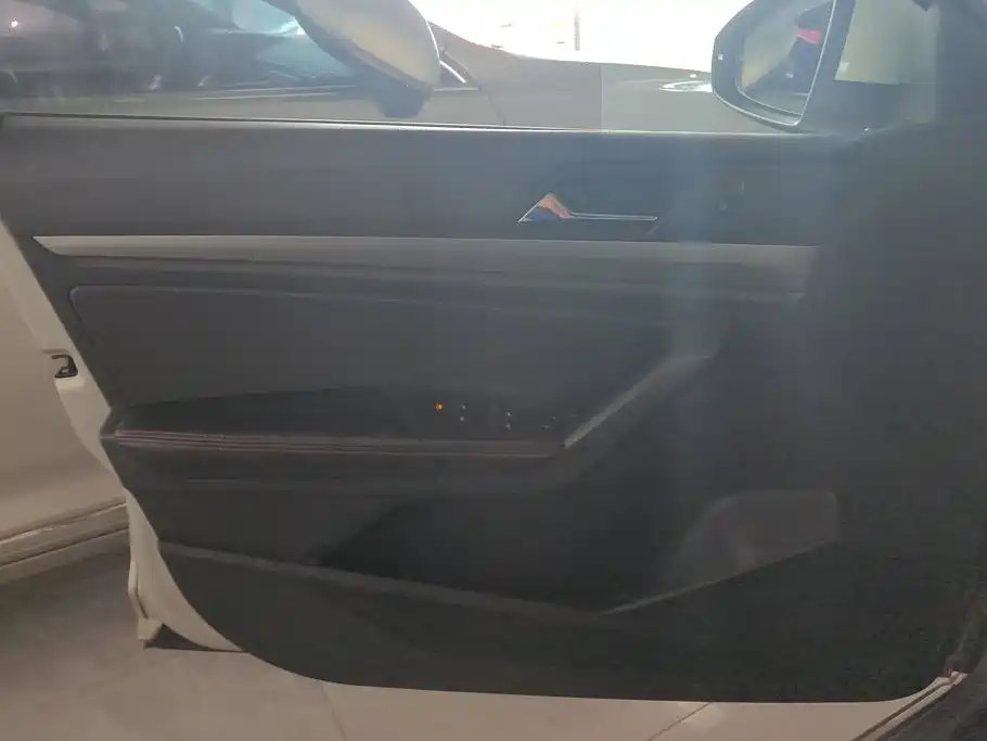 Фото 7 - Volkswagen Lavida