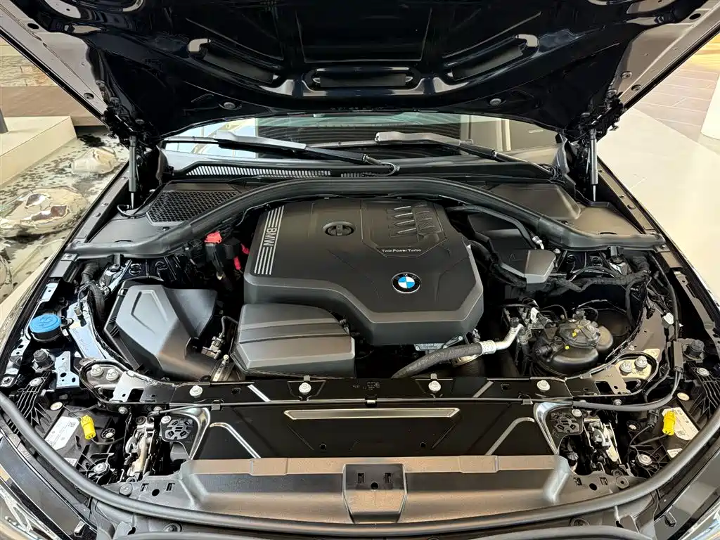 BMW 3 Series 2024 325i M Sport Shadowline Package фото 5