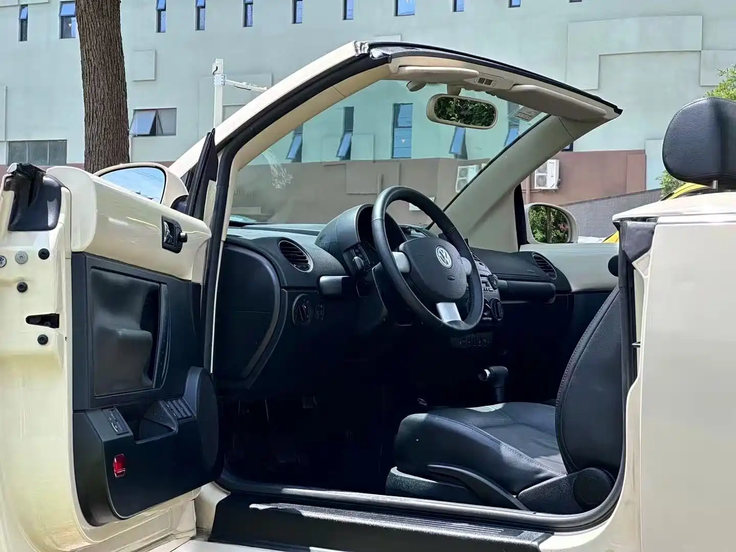 Photo 2 - Volkswagen Beetle