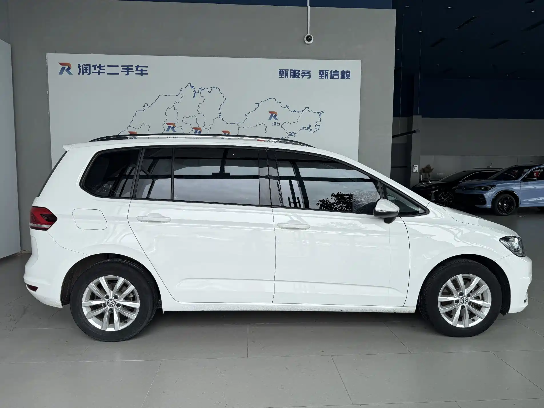 صورة 3 - Volkswagen Touran