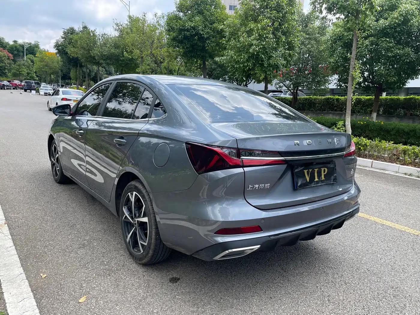 Фото 19 - Roewe i5