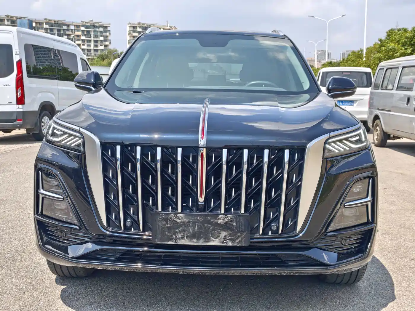 Photo 2 - Hongqi HS5