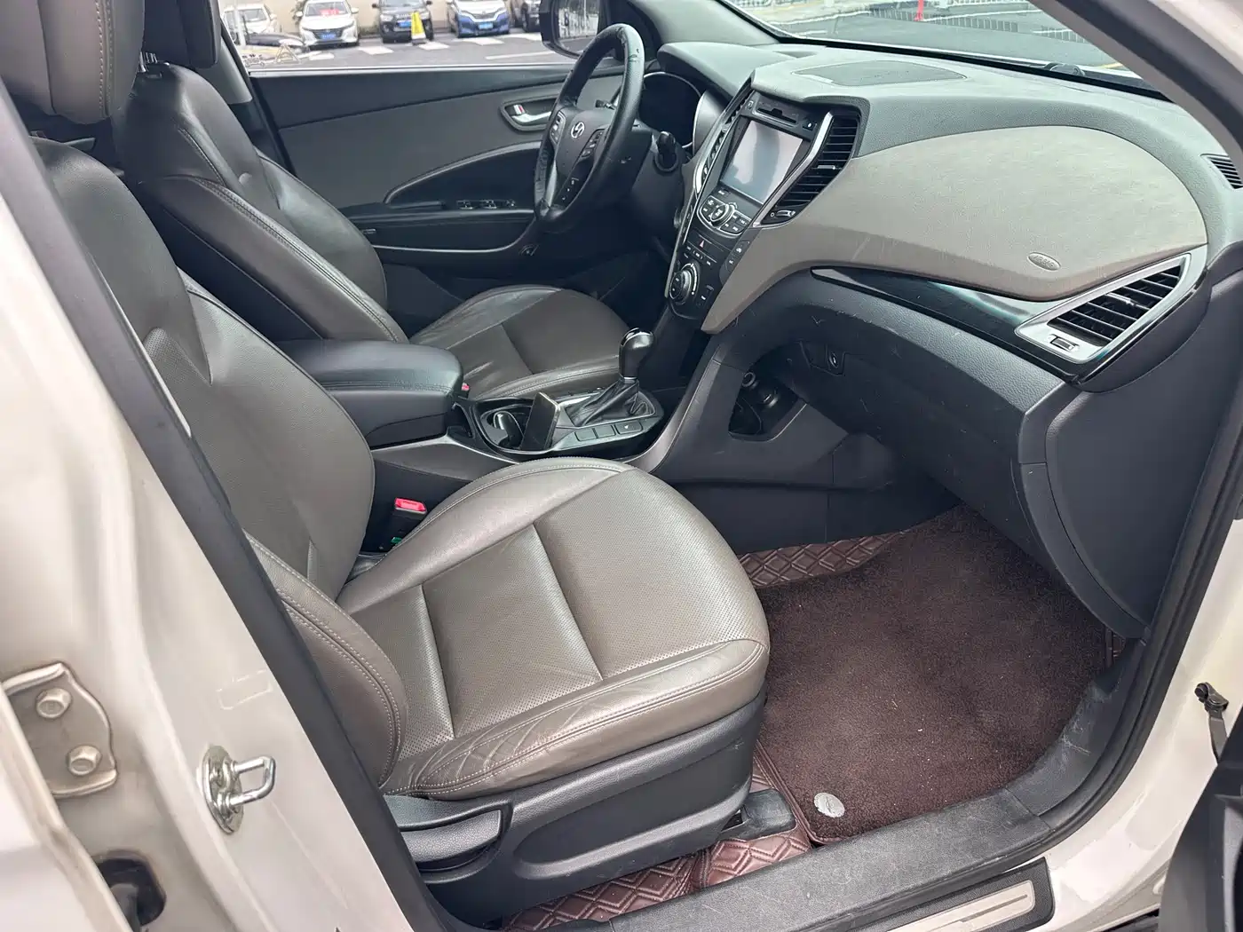 Hyundai Grand Santa Fe 2013 2.2T 7-Seater 4WD Comfort Edition фото 8
