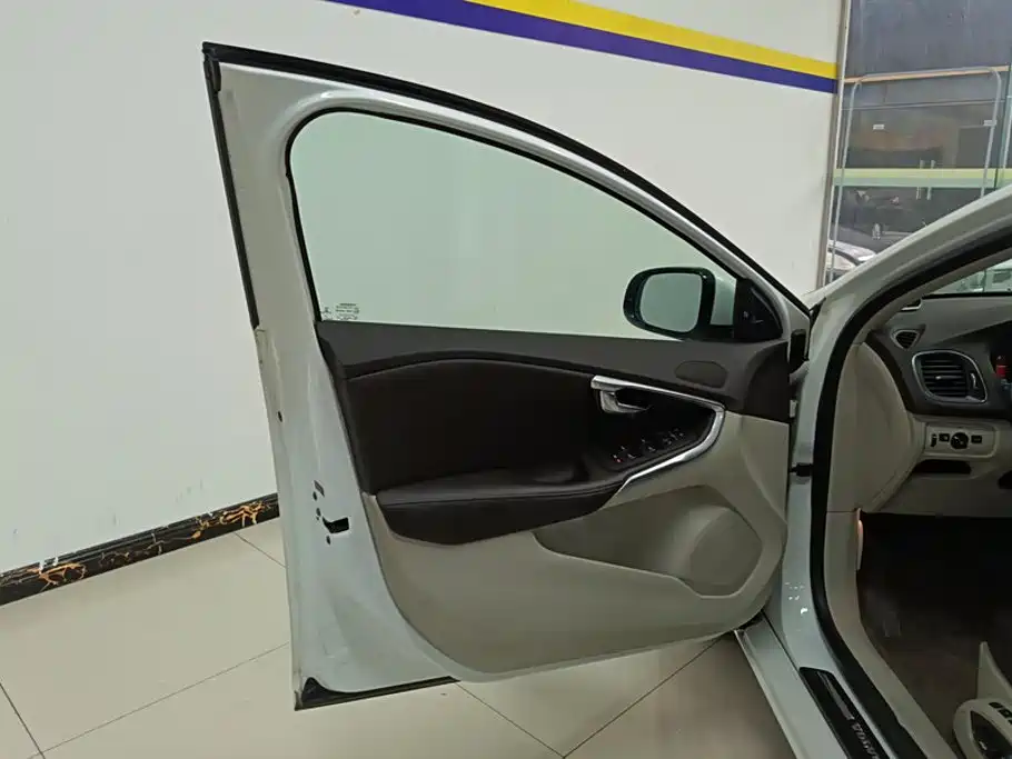 Volvo V40 2013 2013 2.0T Elegance Edition