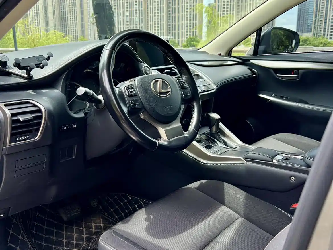 Фото 9 - Lexus NX