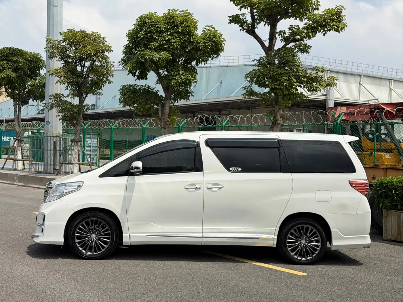 Toyota Alphard 2012 3.5L Luxury Edition фото 4