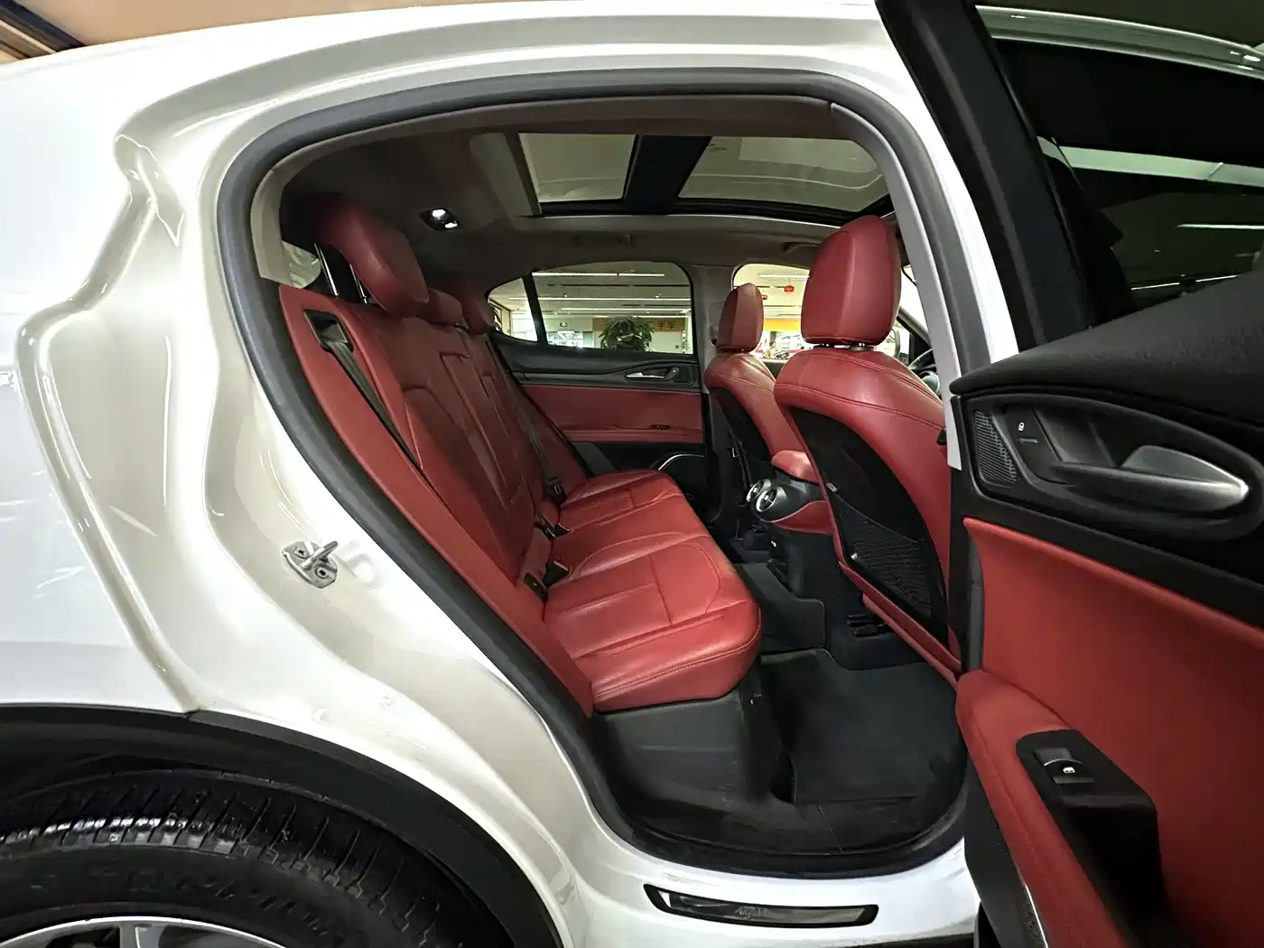 Alfa Romeo Stelvio 2018 2017 2.0T 200HP Luxury Edition