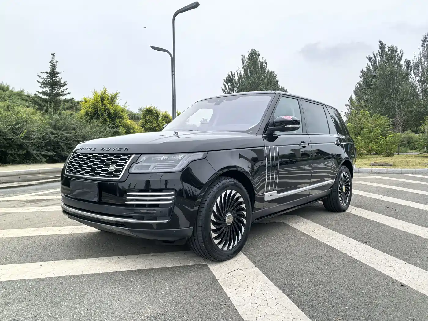 Photo 1 - Land Rover Range Rover