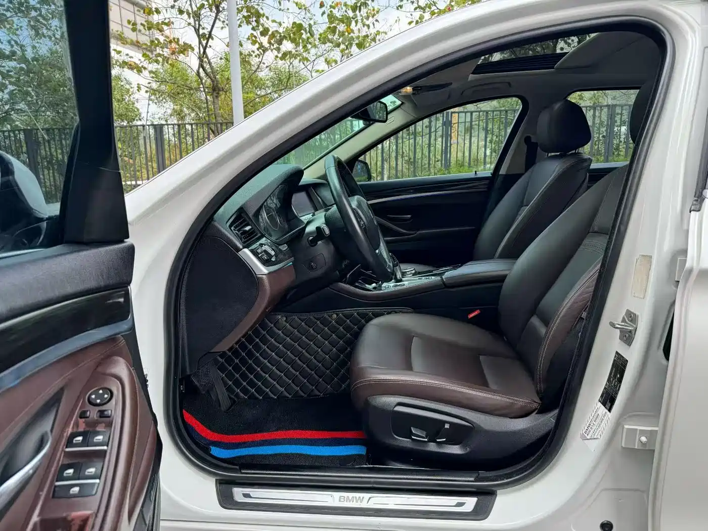 BMW 5 Series 2014 525Li Luxury Design Package фото 4