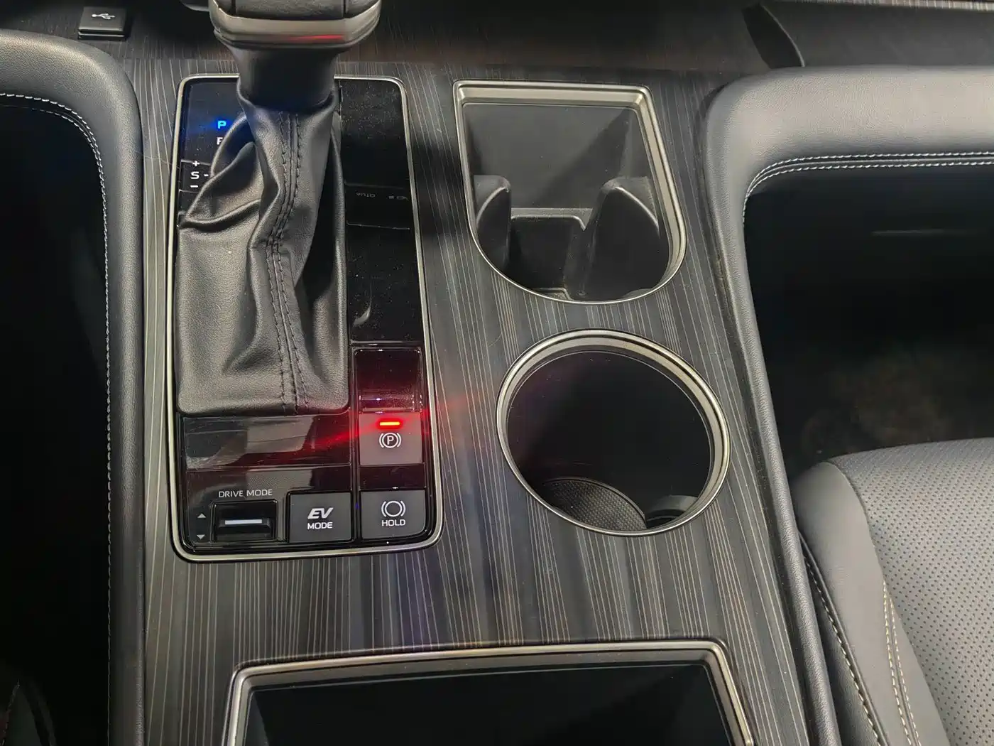 Toyota Sienna 2025 2024 2.5L Hybrid Ultimate Premium Edition