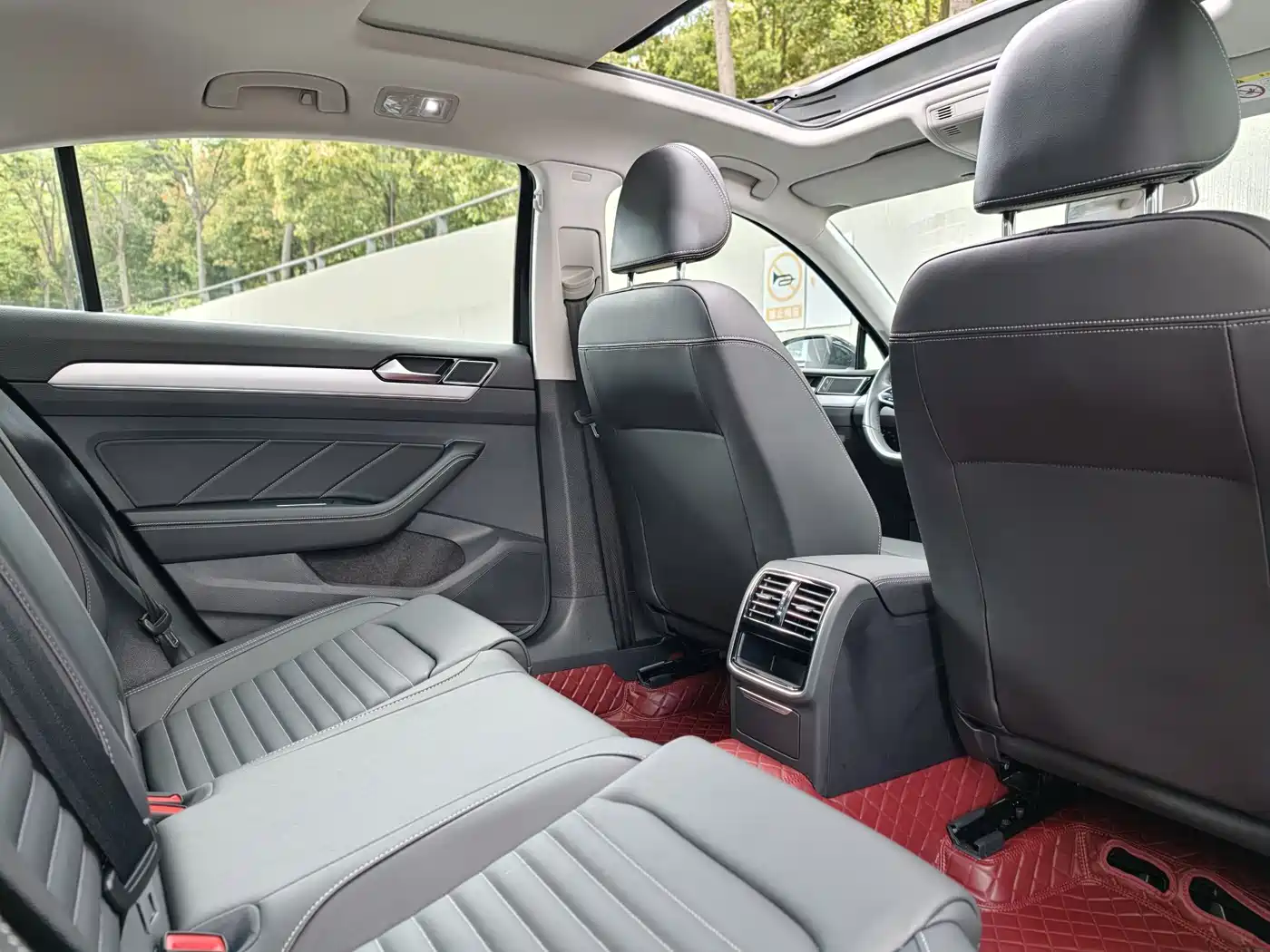 Volkswagen Magotan 2023 2 Million Units Commemorative Edition 280TSI DSG Comfort фото 26