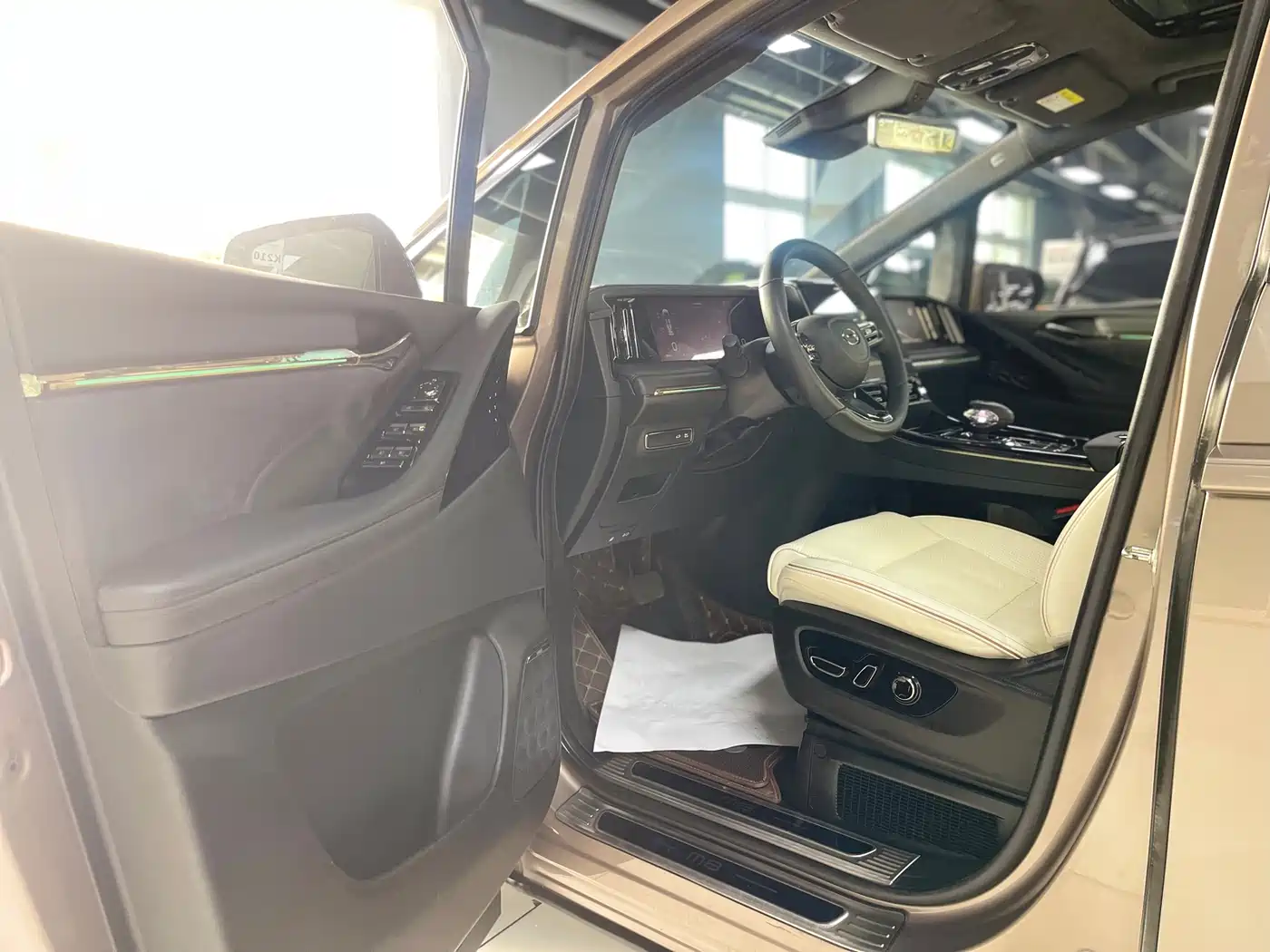 GAC Trumpchi Trumpchi M8 2023 Model Master Series Hybrid Royal Edition фото 4