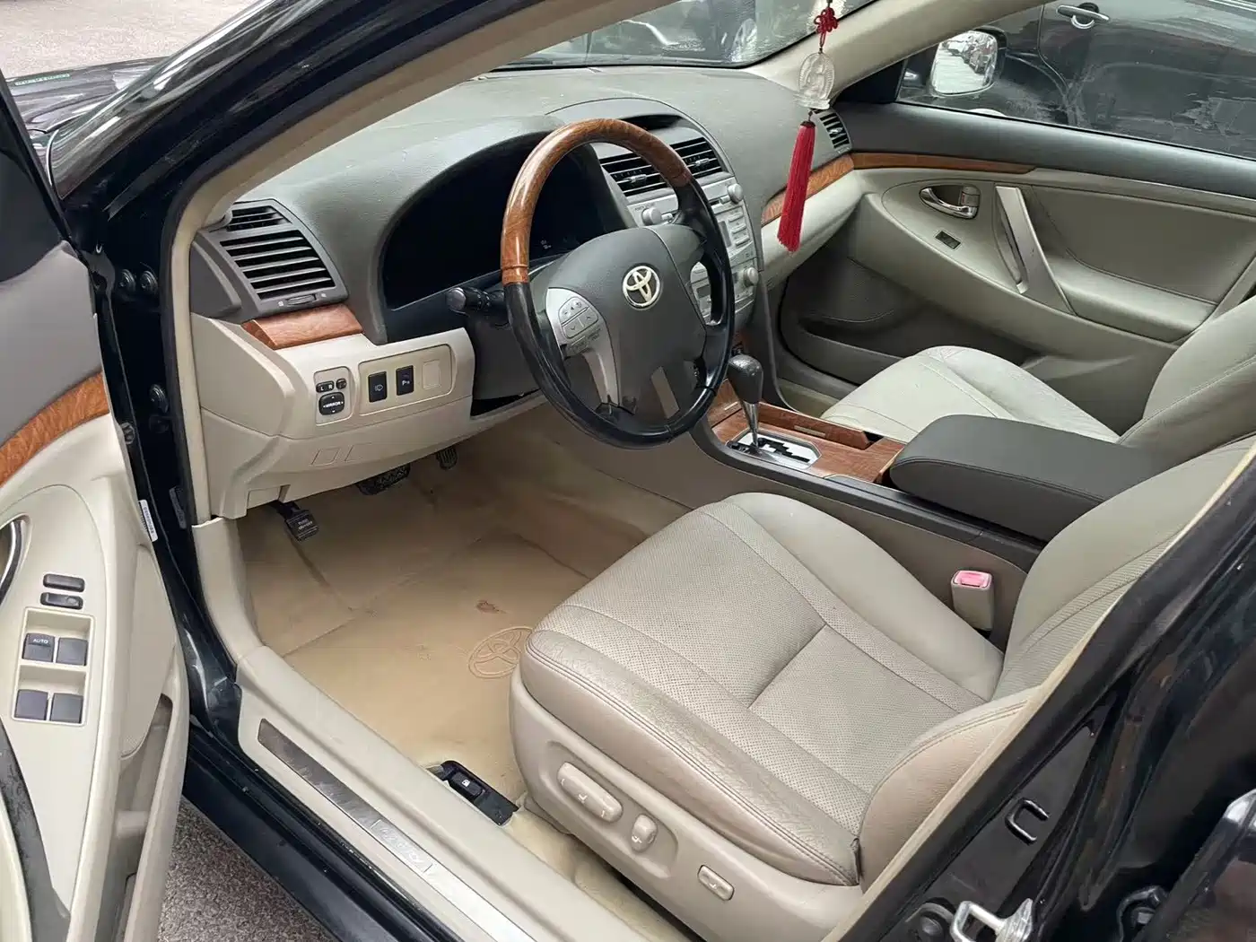 Фото 6 - Toyota Camry