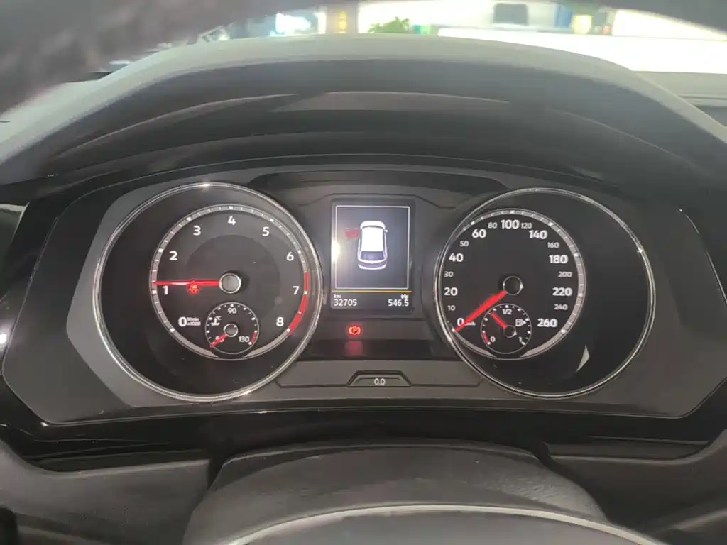 Photo 11 - Volkswagen Tiguan L