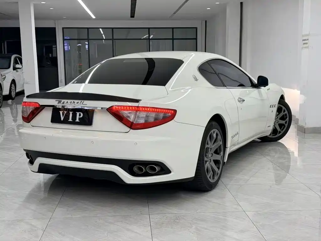 صورة 8 - Maserati GranTurismo