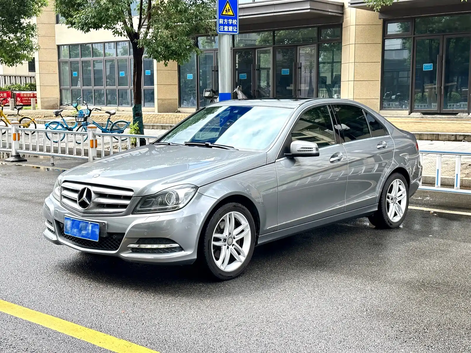 صورة 1 - Mercedes-Benz C-Class