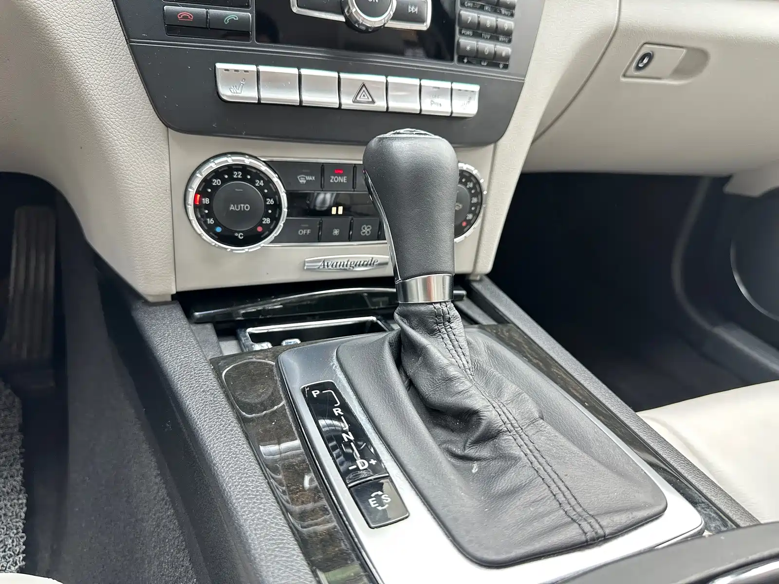 صورة 10 - Mercedes-Benz C-Class