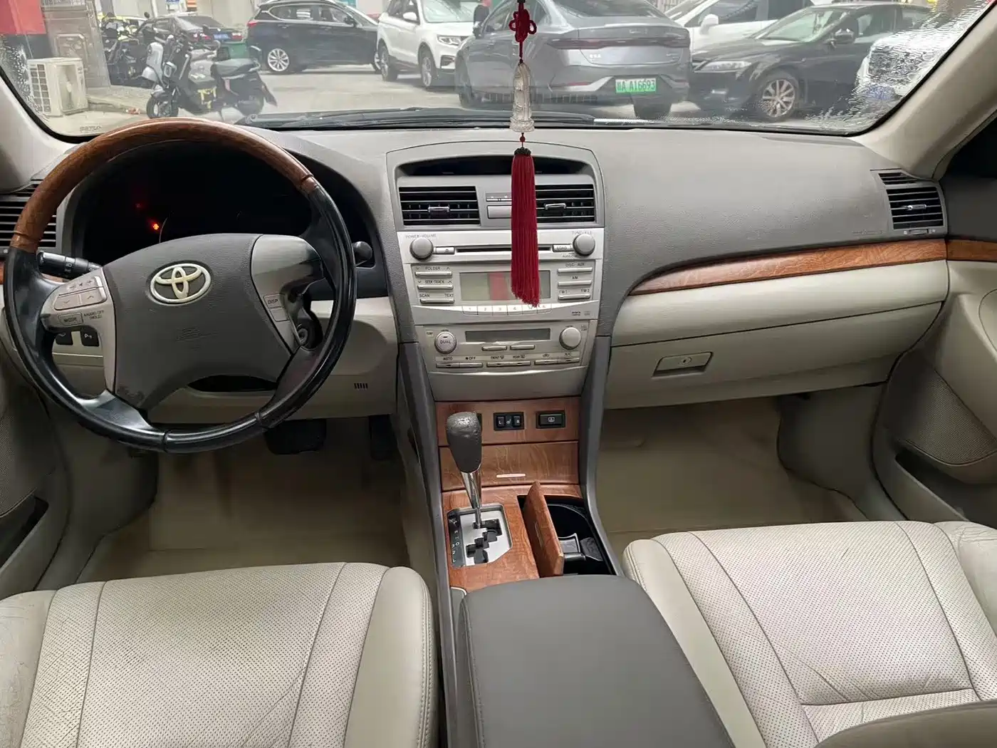 Фото 8 - Toyota Camry