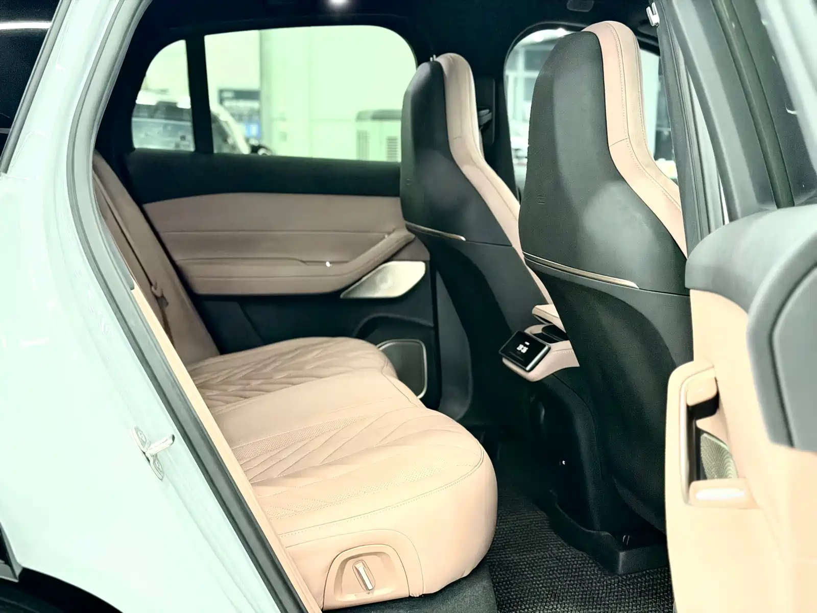Photo 10 - NIO EC6