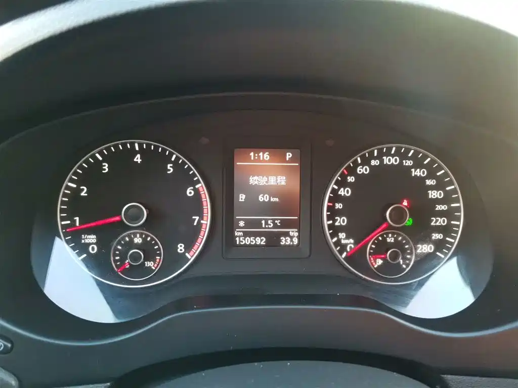 Volkswagen Sagitar 2014 1.4TSI Automatic Luxury фото 9
