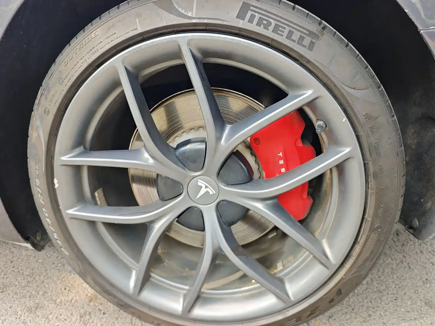 Фото 12 - Tesla Model 3