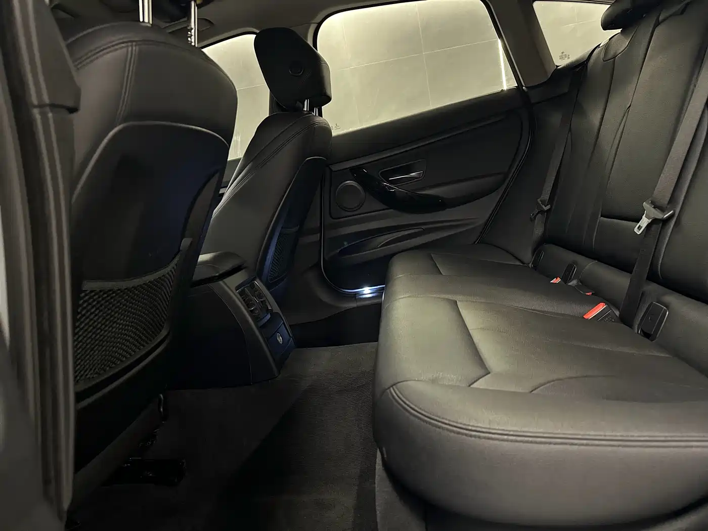 BMW 3 Series GT 2018 320i Fashion фото 16
