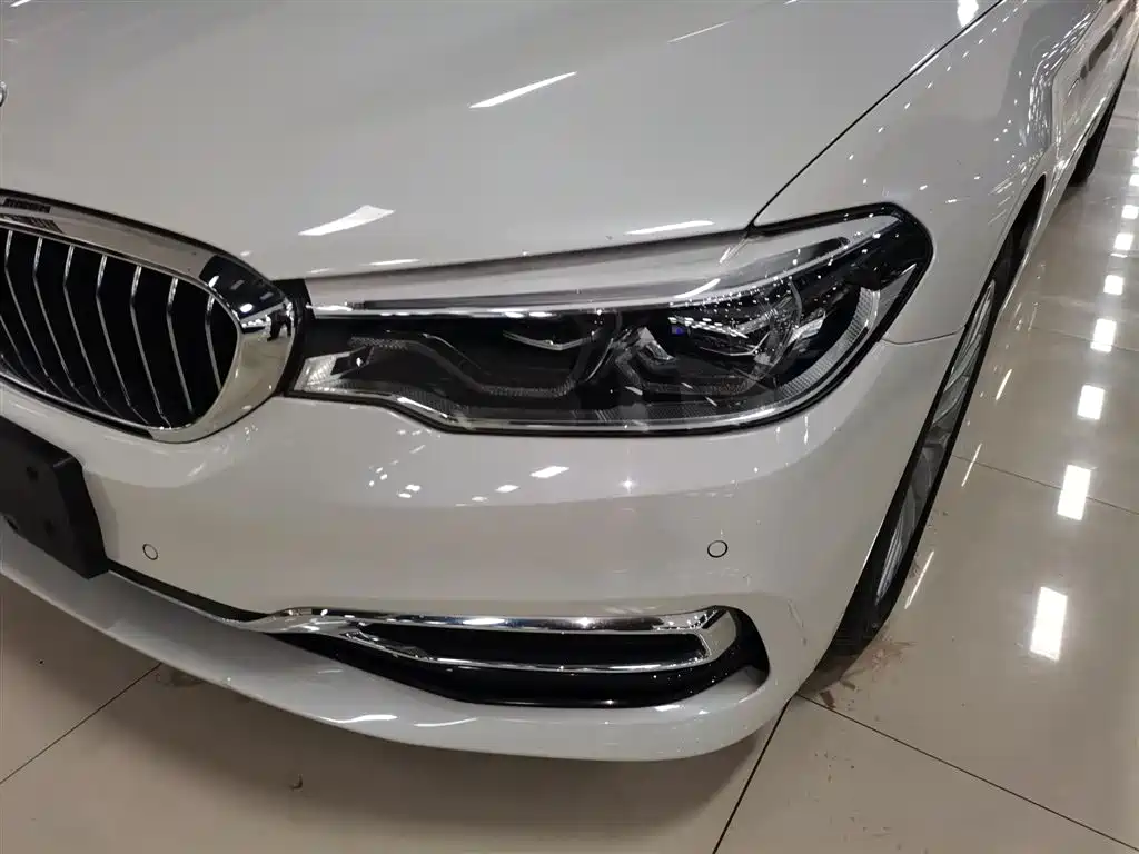 BMW 5 Series New Energy 2020 530Le Range Upgrade Pioneer Edition фото 19