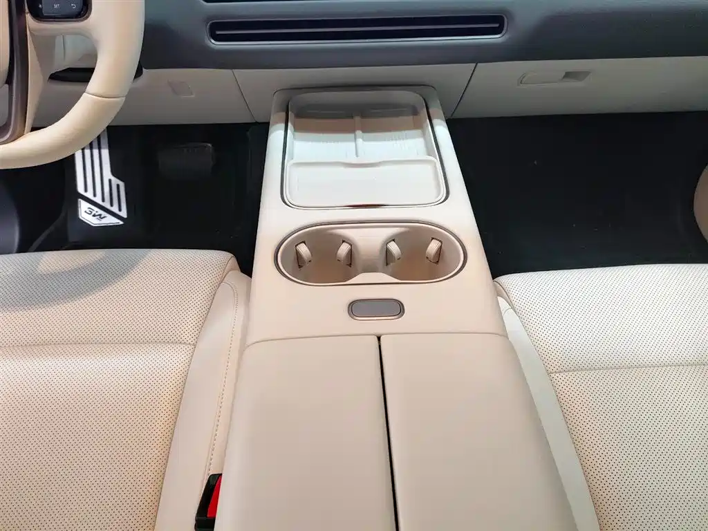Li Auto i6 2026 2025 2WD Base Model