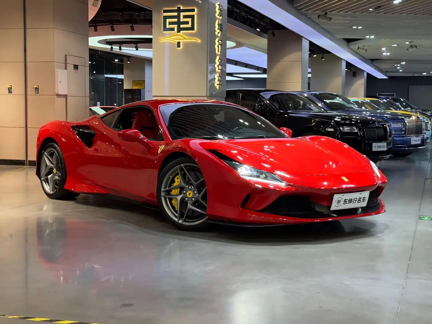 FERRARI F8