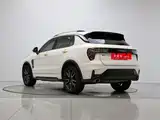 صورة 6 - Lynk & Co 01