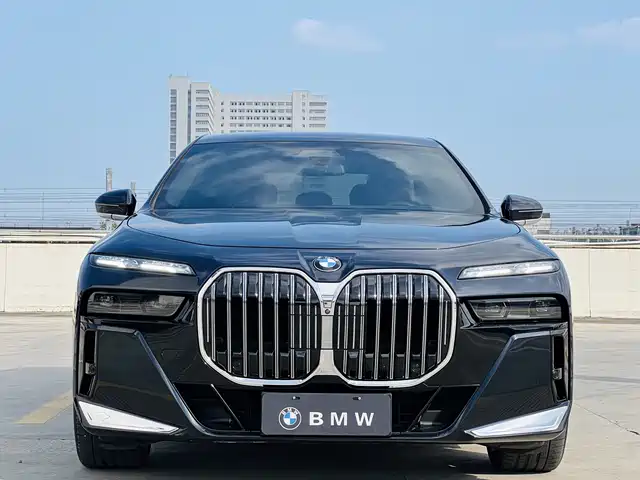 BMW 7 Series 2023 740Li Exclusive M Sport Package — фото 2