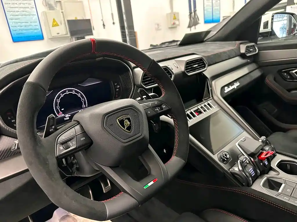 Фото 6 - Lamborghini Urus