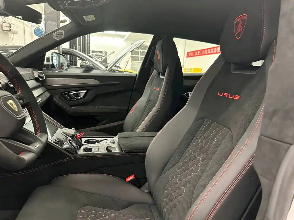 Фото 7 - Lamborghini Urus