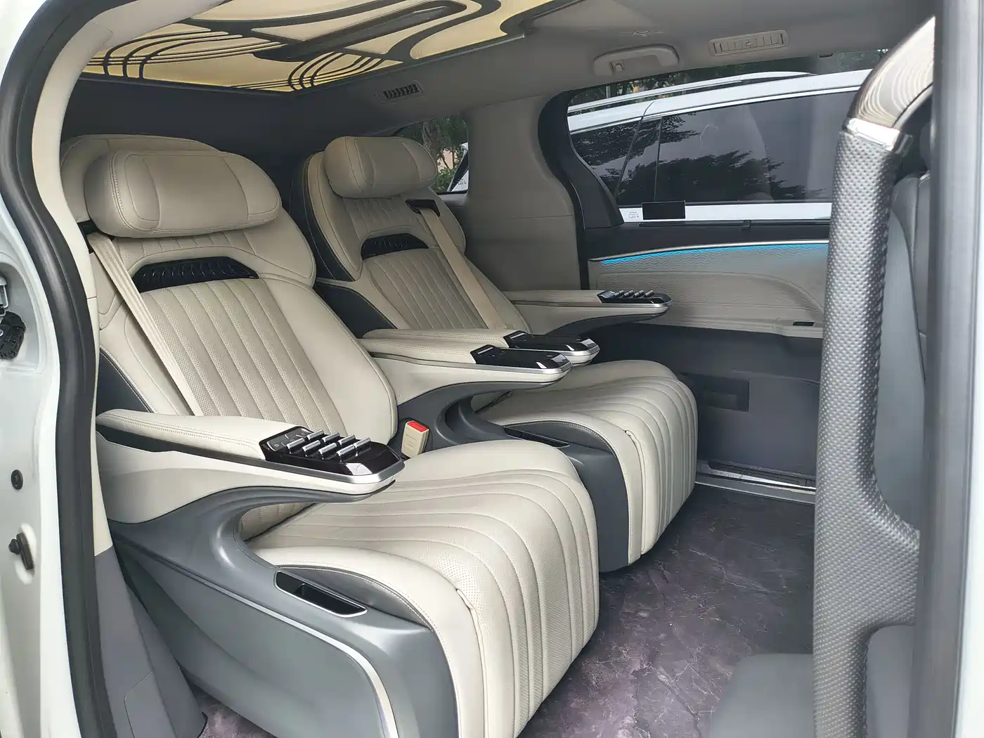 Toyota Sienna 2023 2.5L Hybrid Comfort Edition фото 23