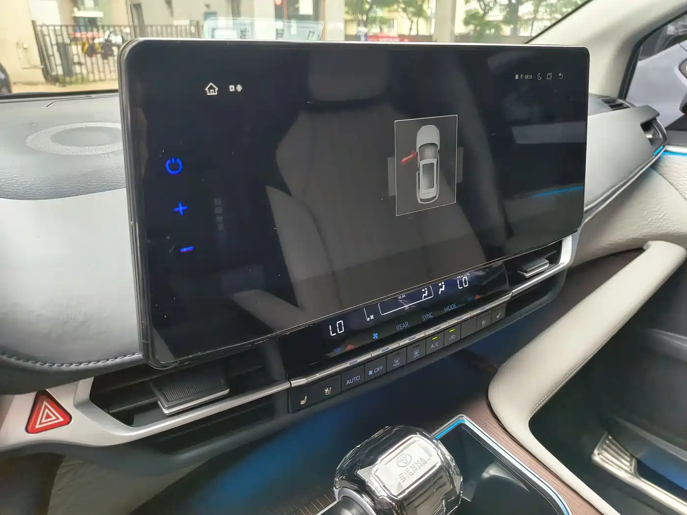 Toyota Sienna 2023 2.5L Hybrid Comfort Edition фото 15