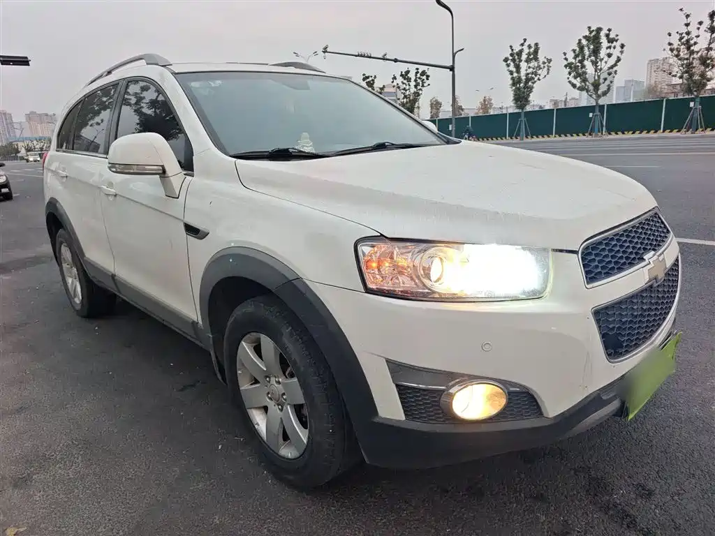Chevrolet Captiva 2014 2.4L 2WD Urban 5-seater фото 4