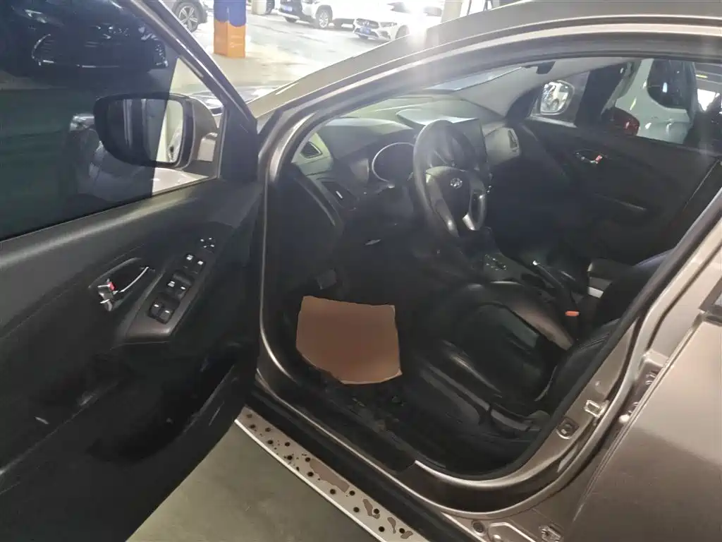Hyundai Beijing Hyundai ix35 2015 2.0L Automatic 2WD Comfort China IV фото 16