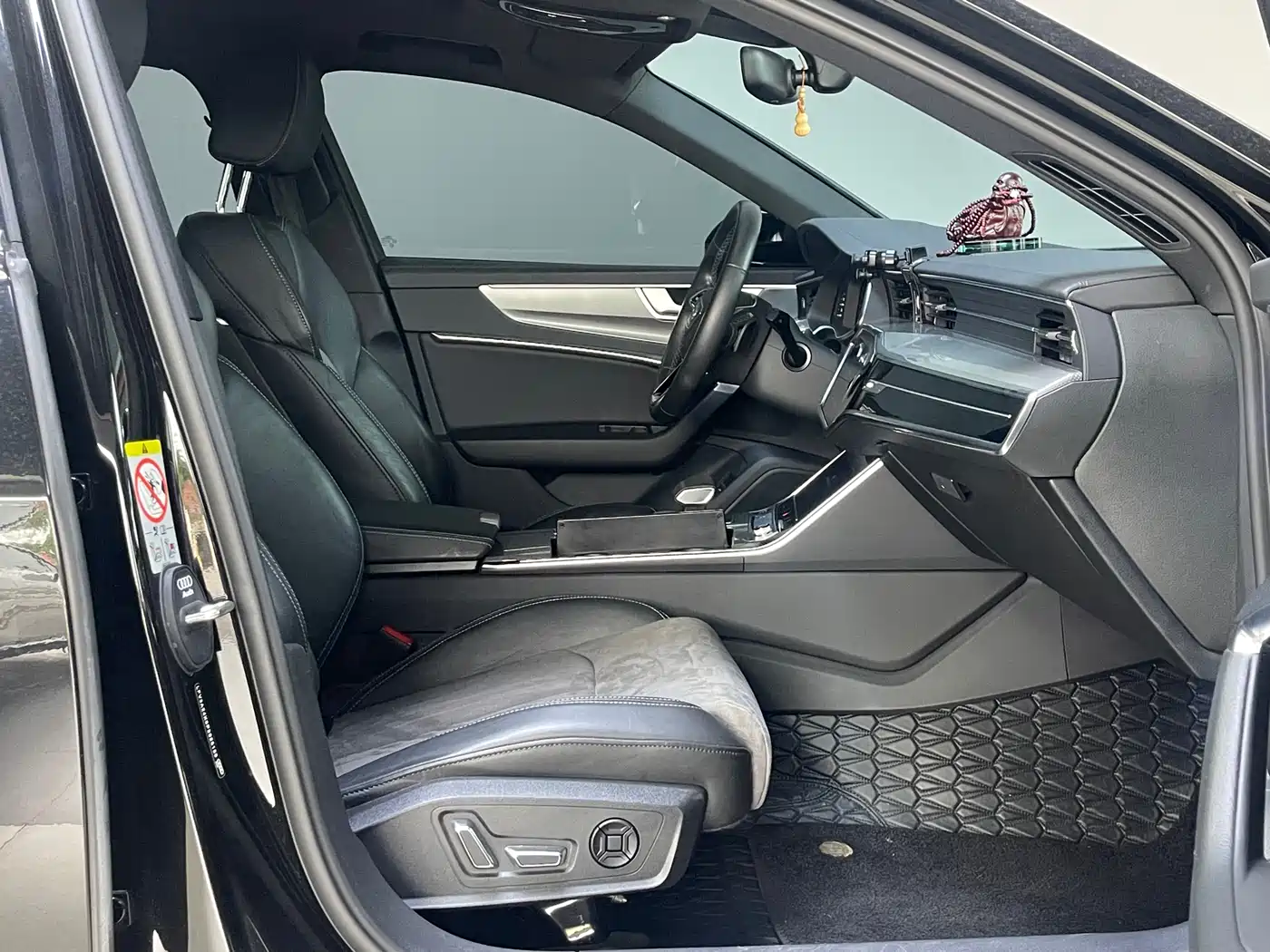 Audi A6L 2023 45 TFSI Premium Selection Dynamic фото 8