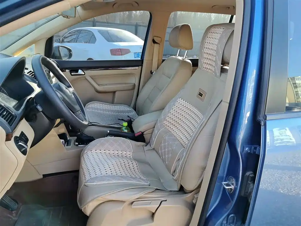 Volkswagen Touran 2013 1.4T DSG Comfort 5-seater фото 8