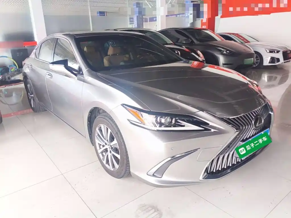 Фото 4 - Lexus ES