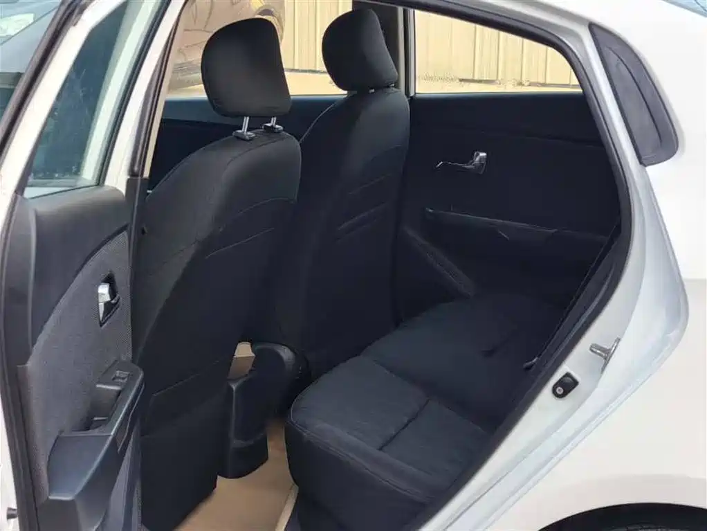 Kia K2 2012 Sedan 1.4L MT GL Commemorative Edition фото 9