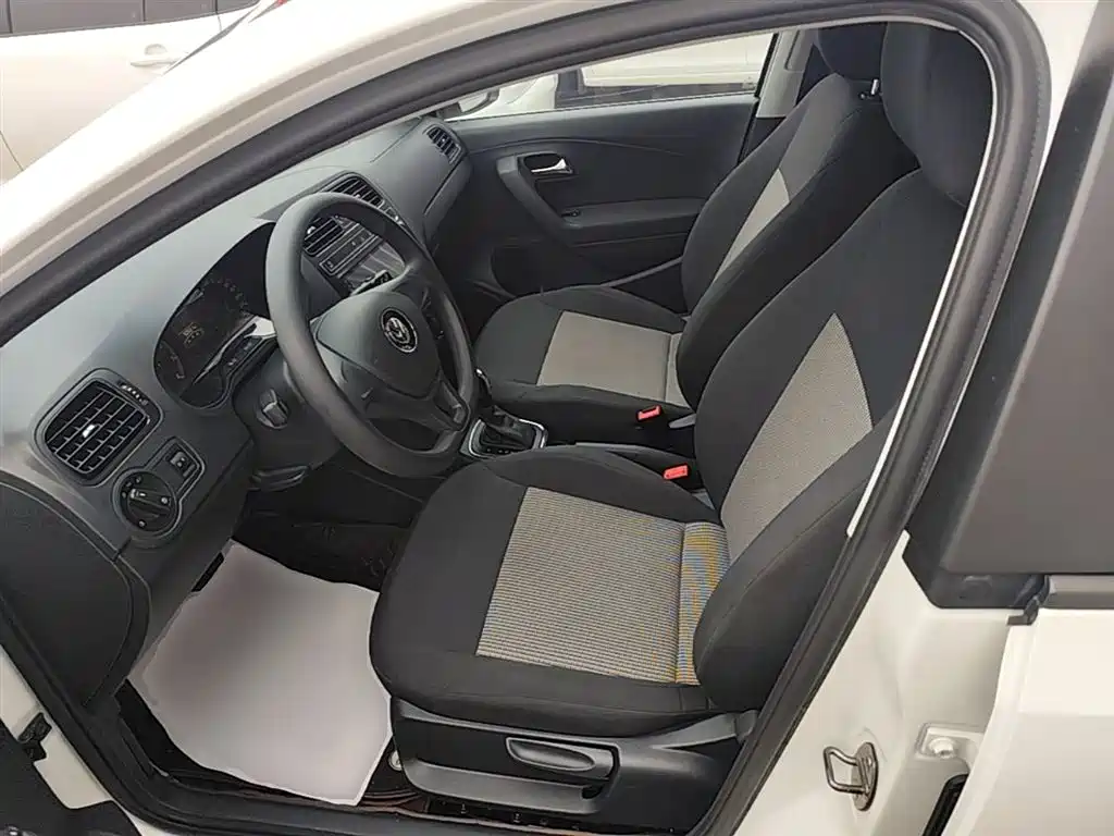 Volkswagen Polo 2018 1.5L Auto Safe Drive фото 15