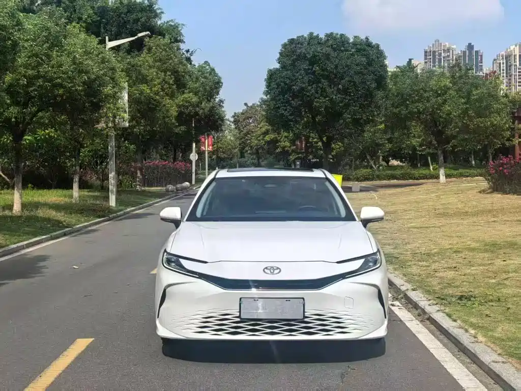 Toyota Camry 2025 2024 Hybrid 2.0HGVP Luxury Edition