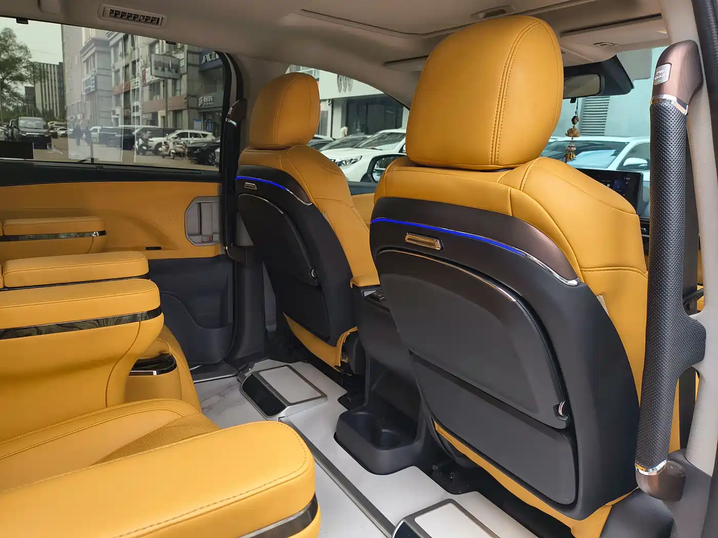 Toyota Granvia 2024 2.5L Hybrid Comfort фото 22