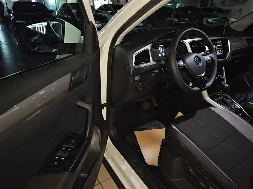 VOLKSWAGEN T-ROC EXPLORING SONGS