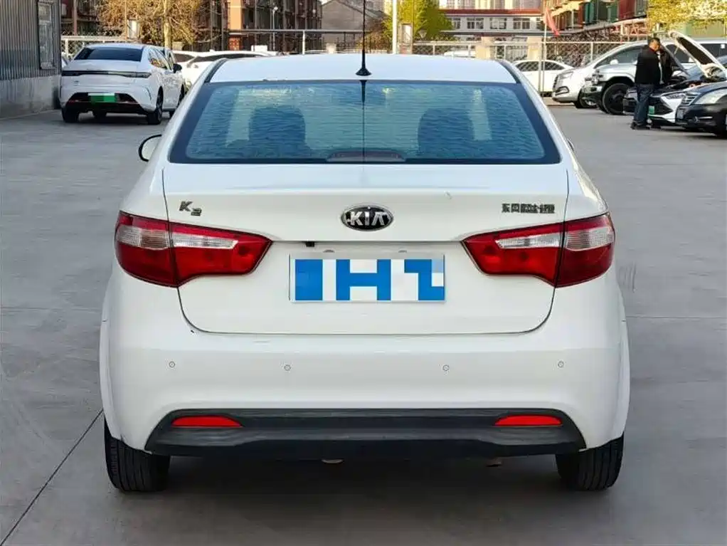 Kia K2 2012 Sedan 1.4L MT GL Commemorative Edition фото 5