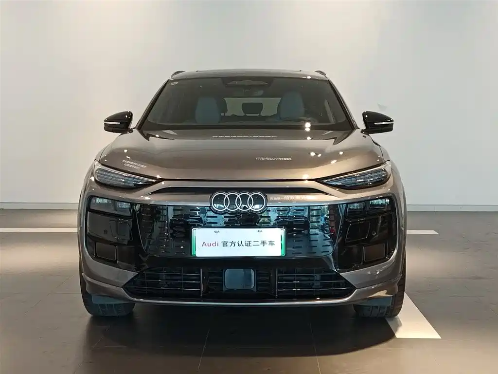 AUDI Q6L E TRON
